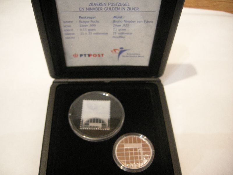 Cassette met de zilveren gulden 2001 proof en postzegel